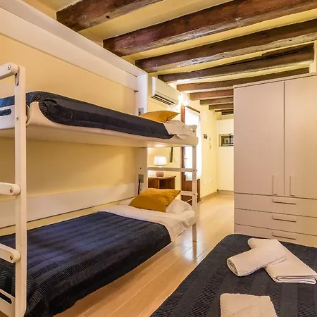 Apartment Central Studio W Private Garden Venice