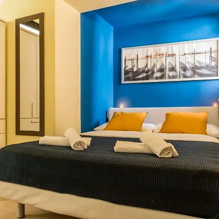 Central Studio W Private Garden Apartment Venice