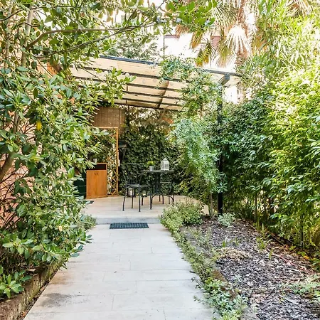Apartment Central Studio W Private Garden